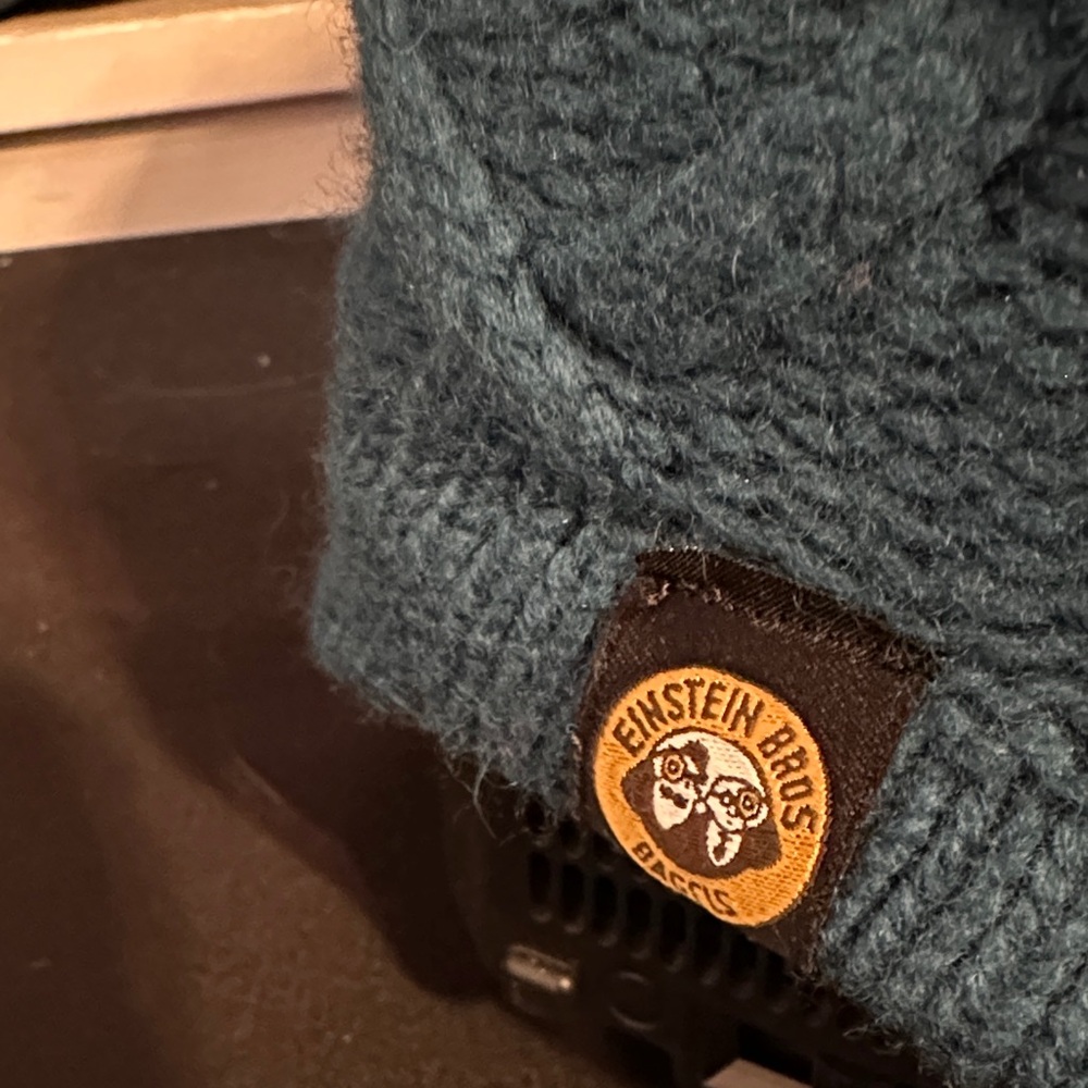 Patagonia Women’s Fleece Lined Teal Knit Hat - Picture 3 of 6